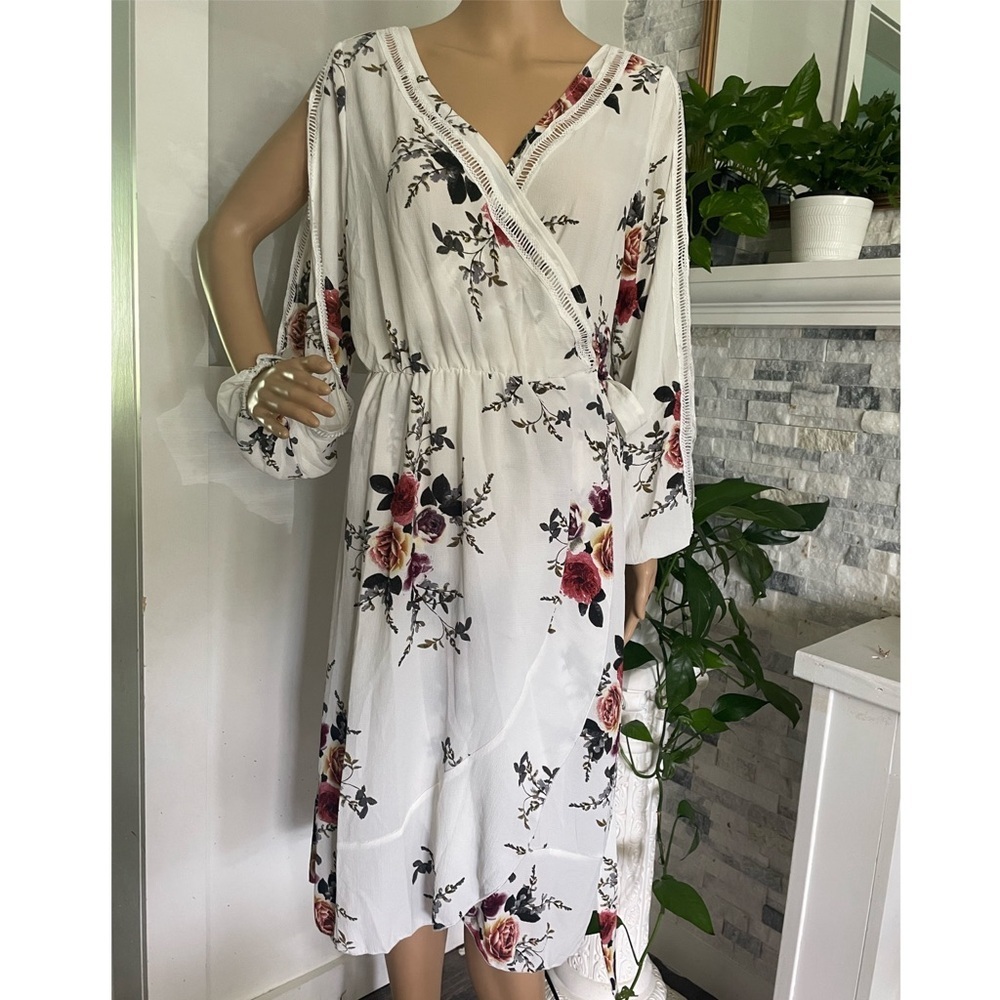 Boohoo Split Sleeves Wrap Floral Dress Sz L